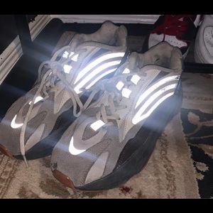 Yeezy 700 v2 no box size 6.5